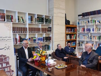 بازدید معاون و مدیران منابع انسانی شرکت برق منطقه ای آذربایجان از کتابخانه این شرکت