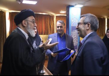 حضرت آیت الله دکترآل هاشم دردیداربااعضای مجمع خیرین مدرسه ساز استان:نامگذاری مدارس خیرین درخواست قانونی ایشان میباشد.