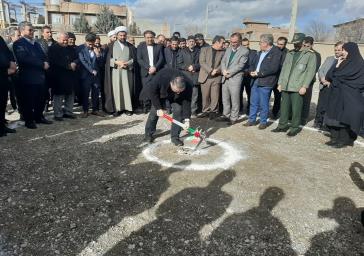 کلنگ‌ مدرسه ۶ کلاسه روستای خانه برق شهرستان بناب بر زمین زده شد
