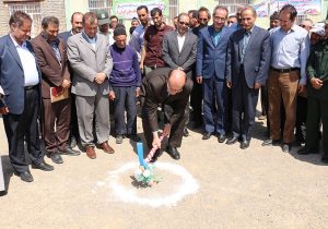 کلنگ زنی مدرسه روستای للـه لو میانه با مشارکت بانک ملّی ایران