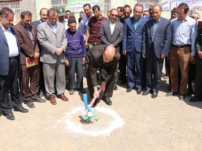 کلنگ زنی مدرسه روستای للـه لو میانه با مشارکت بانک ملّی ایران