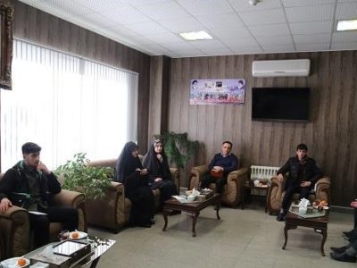 نشست مدیرکل حفظ آثار دفاع مقدس آذربایجان شرقی با دانش آموزان علاقمند به حوزه روایتگری