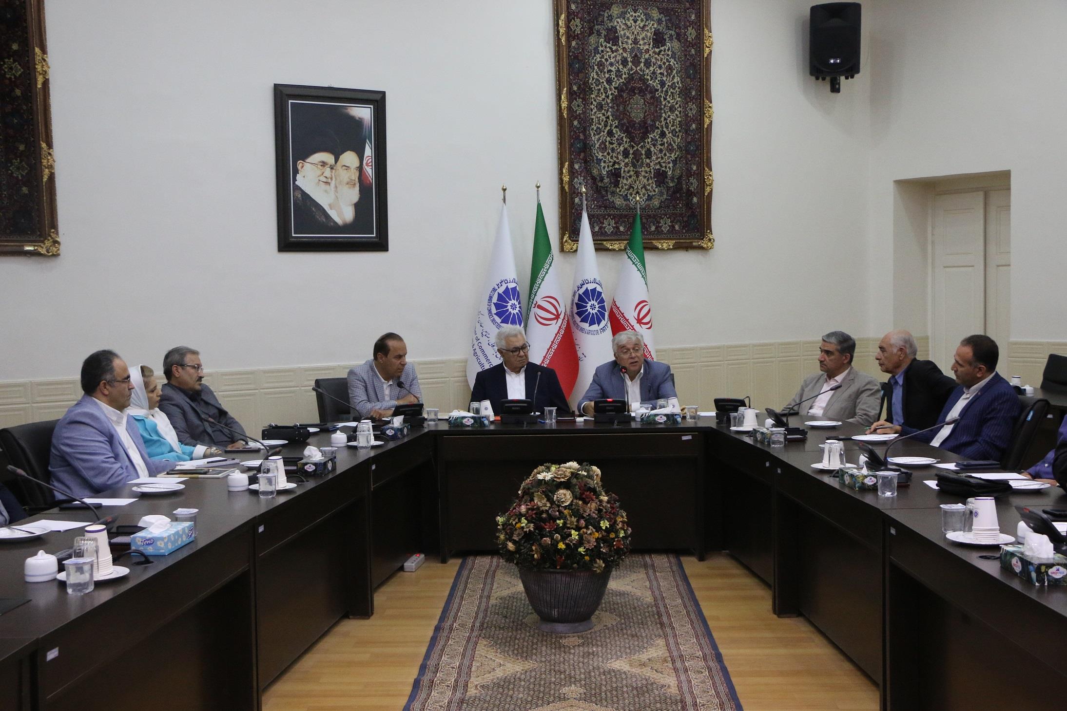 در جلسه خوشه نساجی استان مطرح شد؛ضرورت احیای انجمن نساجی آذربایجان‌شرقی