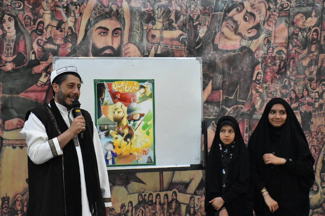 همزمان با ایام سوگواری حضرت اباعبدالله الحسین(ع) برگزار شد؛کارگاه آموزشی نقالی و پرده خوانی ویژه کتابداران در کتابخانه مرکزی تبریز