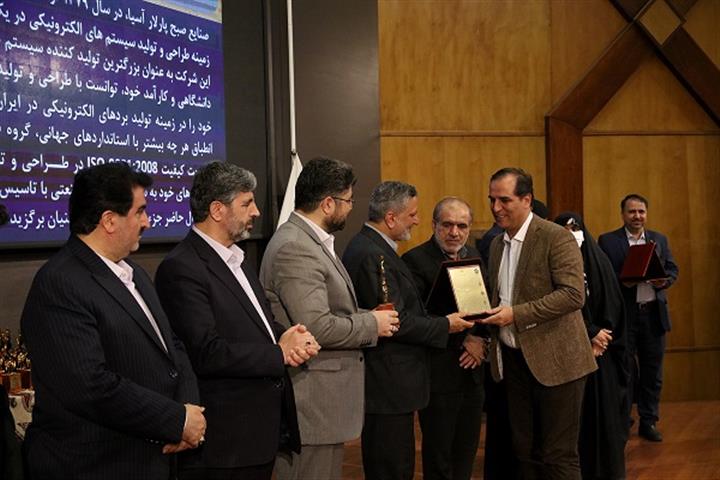 وزیر کار در آیین اختتامیه جشنواره ملی انتخاب کارفرمایان برتر اعلام کرد:رسالت تأمین‌اجتماعی تدارک بستر آرامش برای جامعه است