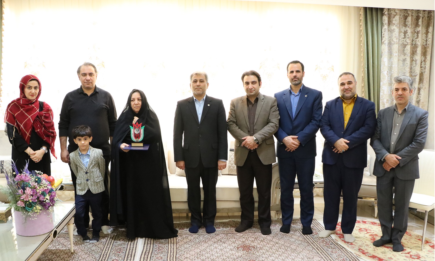 دیدار مدیرکل تأمین‌اجتماعی استان آذربایجان‌شرقی با خانواده معظم شهید والامقام علی‌اصغر محمدیاری