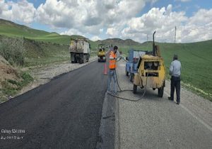 آغاز آسفالت‌ریزی در ۱۱ کیلومتر از جاده هشترود دامناب عزیز کندی