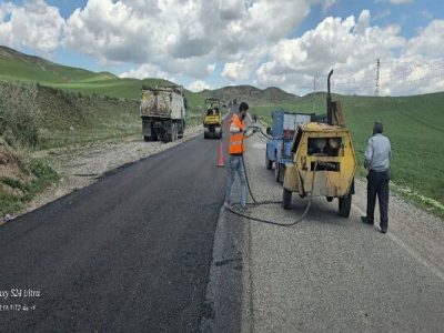 آغاز آسفالت‌ریزی در ۱۱ کیلومتر از جاده هشترود دامناب عزیز کندی