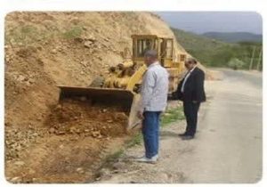 اجرای راهداری محوری و اصلاح زیرساختی در محورهای مواصلاتی عجب‌شیر