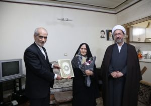 رئیس دانشگاه تبریز با خانواده شهدا دیدار کرد