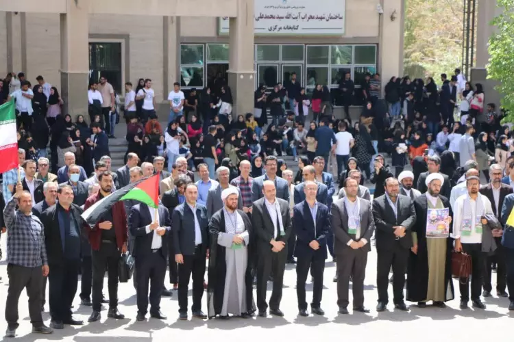 تجمع دانشگاهیان دانشگاه آزاد اسلامی در حمایت از از حرکت حق طلبانه دانشجویان امریکا و اروپا