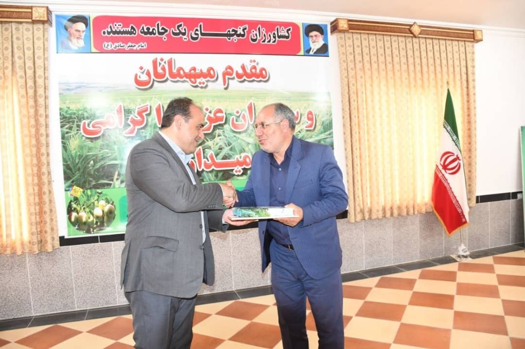 انتخاب مدیر جهادکشاورزی شهرستان اهر به عنوان مدیر نمونه ارتباط گستر آذربایجان شرقی توسط وزارت جهادکشاورزی