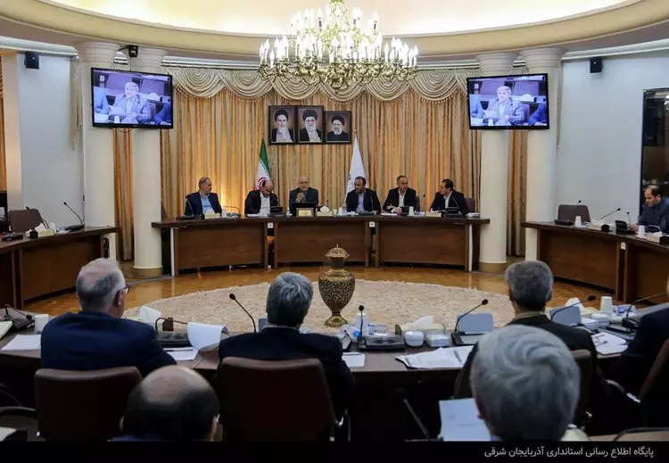 استاندار آذربایجان شرقی:نباید هیچ واحد تولیدی در استان راکد بماند