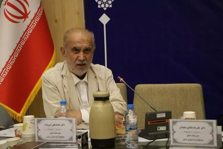 کی نژاد:علی رغم تخصیص بخش اندکی از ظرفیت های کشور به دانشگاه آزاد اسلامی پیشرفت قابل توجهی داشته است.