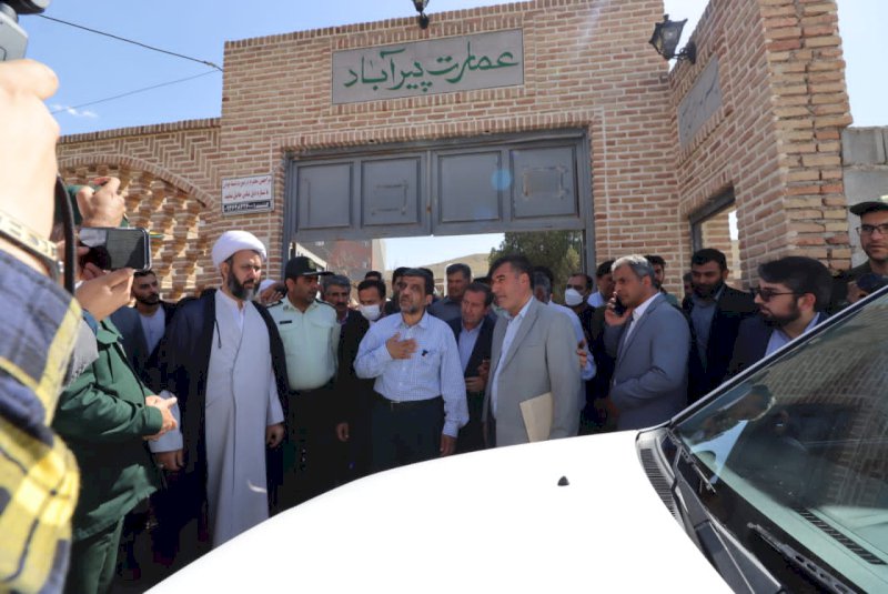 وزیر میراث‌فرهنگی، گردشگری و صنایع‌دستی تاکید کرد لزوم همگون‌سازی معماری ساختمان‌های پیرامون عمارت تاریخی پیرآباد شهر ایلخچی
