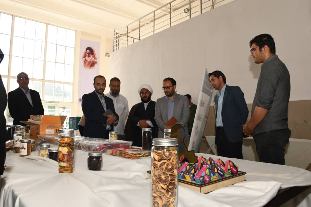 بازدید رئیس قرارگاه تحول، نوآوری و پیشرفت وزارت جهادکشاورزی از پردیس علم و فناوری دانشگاه تبریز/رونمایی از پلتفرم جامع کشاورزی / اجرای طرحهای دانش بنیان برای تامین امنیت غذایی در کشور