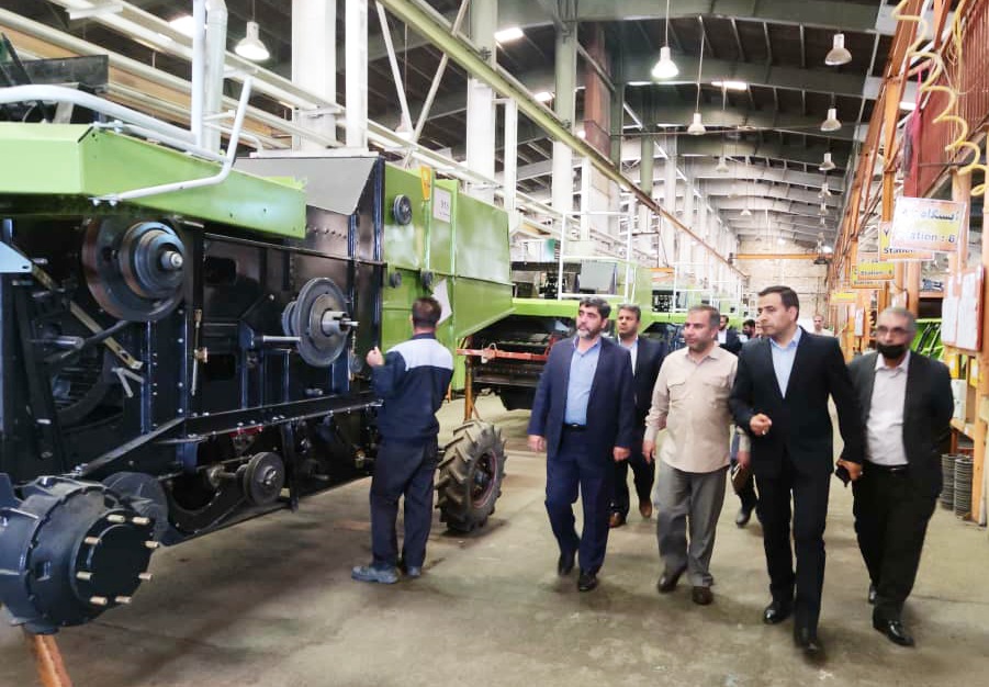 در راستای توسعه اشتعال و رفع موانع تولید در آذربایجان شرقی؛مسئولان دستگاه‌های اجرایی استان از واحد تولیدی گسترش و توسعه صنعت آذربایجان بازدید کردند