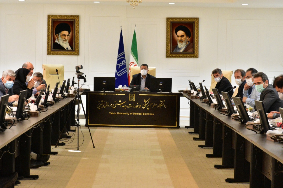 رئیس دانشگاه علوم پزشکی تبریز: تزریق دوز یادآور واکسن کرونا ضروری است