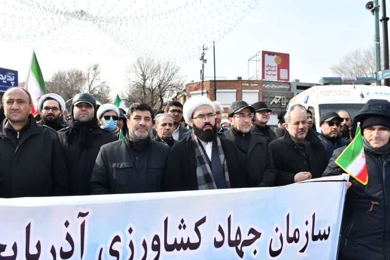 حضور پرشور کارکنان سازمان جهادکشاورزی آذربایجان شرقی و ادارات تابعه در راهپیمایی ٢٢بهمن