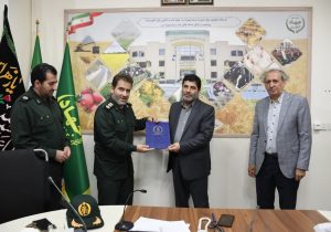 تجلیل سازمان بسیج سازندگی کشور از فعالیتهای محرومیت زدایی مهندس فتحیفعالیتهای محرومیت زدایی رئیس سازمان جهاد کشاورزی آذربایجان شرقی مورد تجلیل استاندار قرار گرفت