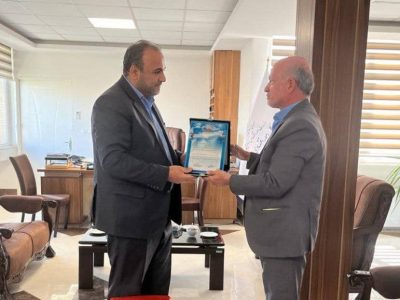 تجلیل رئیس کمیته امداد امام خمینی(ره) کشور از مدیرکل امور اقتصادی و دارایی آذربایجان‌شرقی