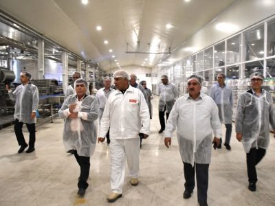 شروع بهره برداری از فاز یک بزرگترین زنجیره متمرکز تولید گوشت مرغ کشور در شهرستان شبستر