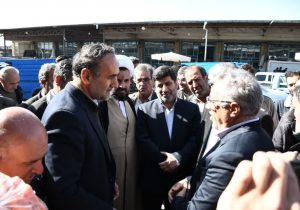 بازدید عضو کمیسیون کشاورزی مجلس شورای اسلامی و مدیرکل دفتر بازرگانی داخلی کالاهای کشاورزی از میدان میوه و تره بار بناب