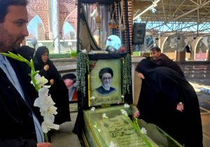 آیین غبارروبی مزار شهدا و تجدید میثاق با آرمان‌های والای شهیدان با حضور سرپرست و همکاران پارک علم و فناوری آذربایجان شرقی