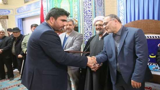تجلیل از دکتر عباسزاده بابت همکاری شایسته با بنیاد شهید و امور ایثارگران استان
