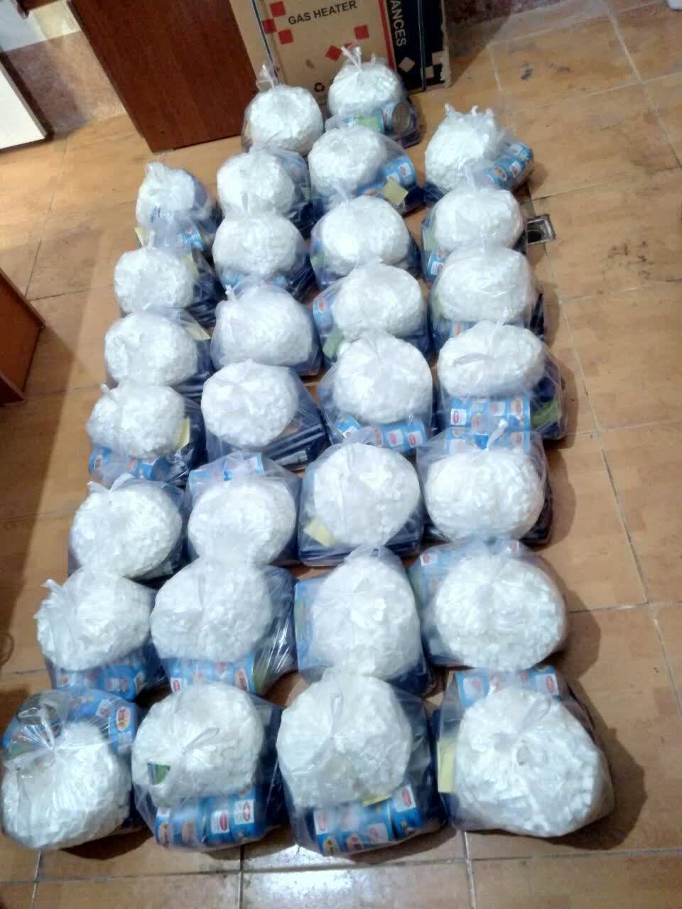 در قالب طرح محلات ۲۰۲۰ صورت گرفت؛  توزیع بسته معیشتی و غذای گرم در روستای باغ معروف