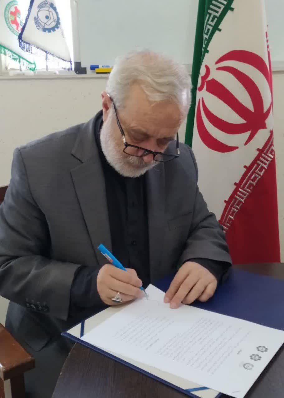 دعوت بنیانگذار امداد صنعت نانو، از نخبگان و فرهیختگان برای شرکت در نمایندگی دوازدهمین دوره مجلس شورای اسلامی ایران