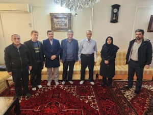 دیدار مدیر صندوق بازنشستگی استان آذربایجانشرقی با آقای غلامعلی اکرمی پروین آذر بازنشسته جانباز گرامی وبرادر دو شهید والامقام