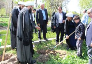 بازدید مسؤل حوزه نمایندگی ولی فقیه سازمان منابع طبیعی و آبخیزداری کشور از نهالستان شهید سلیمانی تبریز