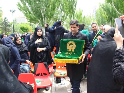 جشن روز دختر متفاوت دانش‌آموزان تبریزی مزین به پرچم حرم امام رضا (ع) در همایش نسیم کرامت