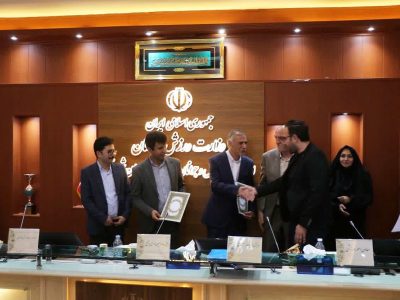 تجلیل مدیرکل ورزش و جوانان استان از مسئول و کارشناس روابط عمومی اداره کل