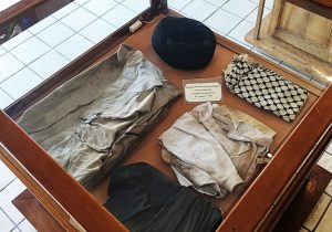 نمایش البسه صحنه شهادت آیت الله آل هاشم در موزه مشروطه تبریز