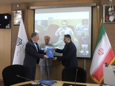 اهدای لوح تقدیر از طرف معاون وزیر آموزش و پرورش به رییس مجمع خیرین مدرسه ساز استان و معاون مشارکت‌های مردمی نوسازی مدارس آذربایجان شرقی