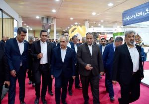 بازدید نماینده وزیر اقتصاد از نمایشگاه صنعت خودرو