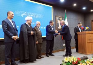 تقدیر از مدیرکل کمیته امداد آذربایجان شرقی در همایش یاوران اشتغال