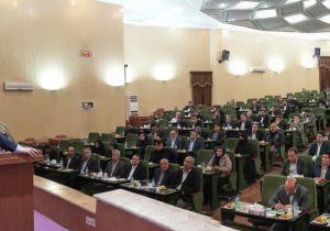 سیاستمداران و دولتمردان باید عملکرد خود را با ترازوی افکار عمومی بسنجند