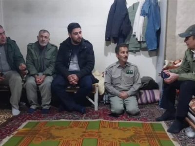 دیدار شبانه مدیرکل محیط‌ زیست آذربایجان‌شرقی با محیط‌بانان کنتال۲ پس از روزی سخت در مهار آتش دیزمار