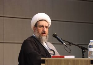 ملت ایران عاشورایی در مقابل جبهه ظلم و استکبار ایستاده است
