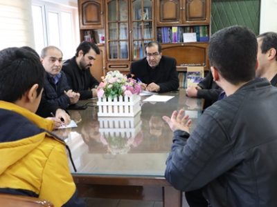 فرهاد نظری مدیرکل آموزش فنی و حرفه‌ای استان آذربایجان شرقی پای صحبت های کارکنان و دانش آموزان هنرستان وابسته مهارت تبریز نشست