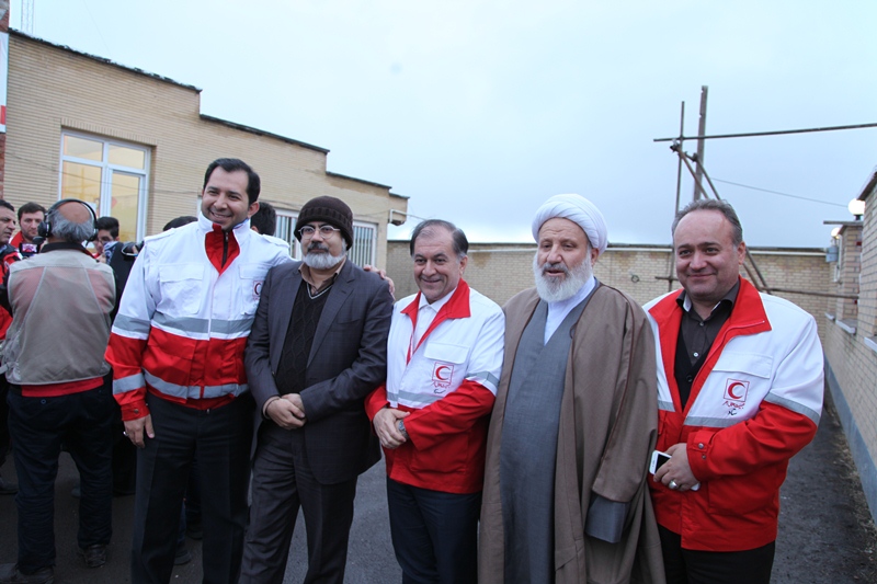 رئیس جمعیت هلال احمر در دومین روز از آغاز طرح های نوروزی هلال احمر از پایگاه های امداد جاده ای و پست های نوروزی شهرهای میانه سراب بستان آباد و تبریز بازدید کردند