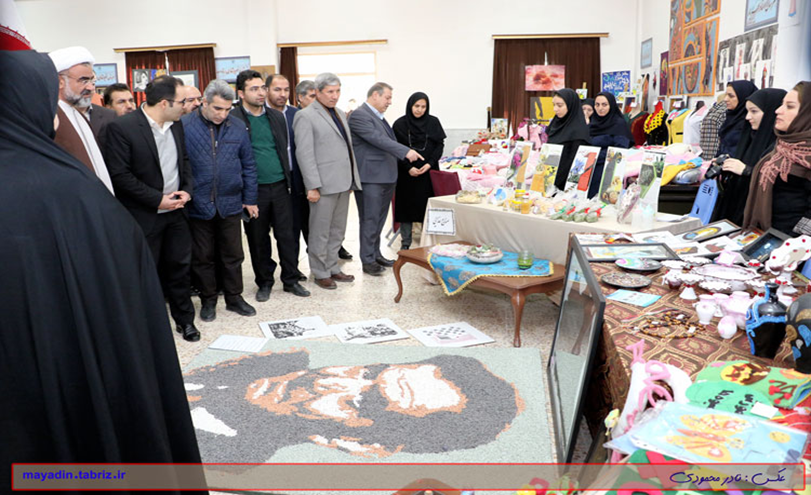 بازدید مدیرعامل سازمان میادین از نمایشگاه توانمندیهای هنرستان های آموزش و پرورش/  آماده همکاری با هنرجویان آموزش و پرورش هستیم