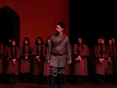 نمایش ستارخان و روایتی مشوش از قهرمانان مشروطه