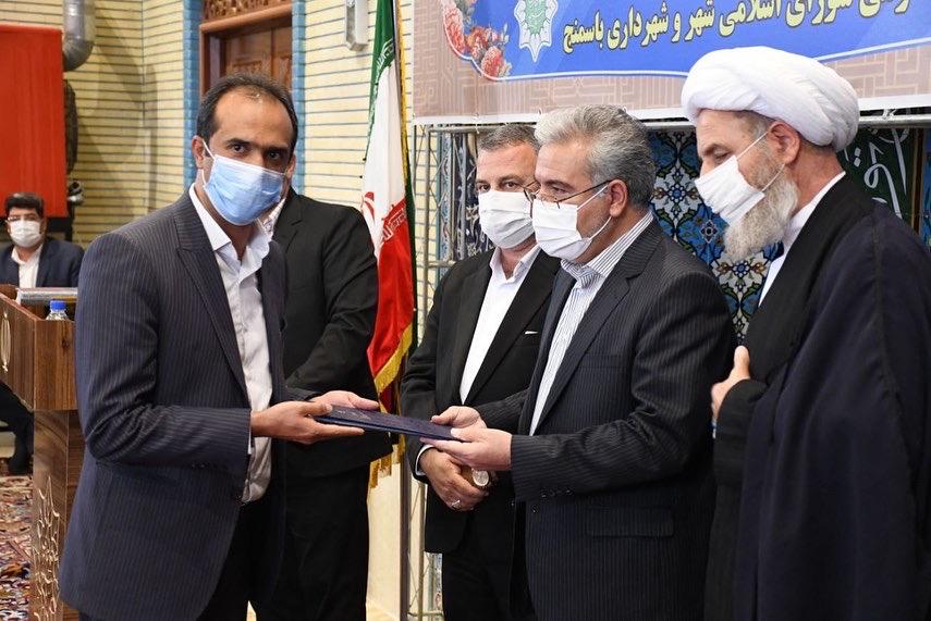 با برگزاری آئین تودیع و معارفه:دکتر حید بنایی به عنوان شهردار جدید باسمنج معرفی و حکم خود را دریافت نمود