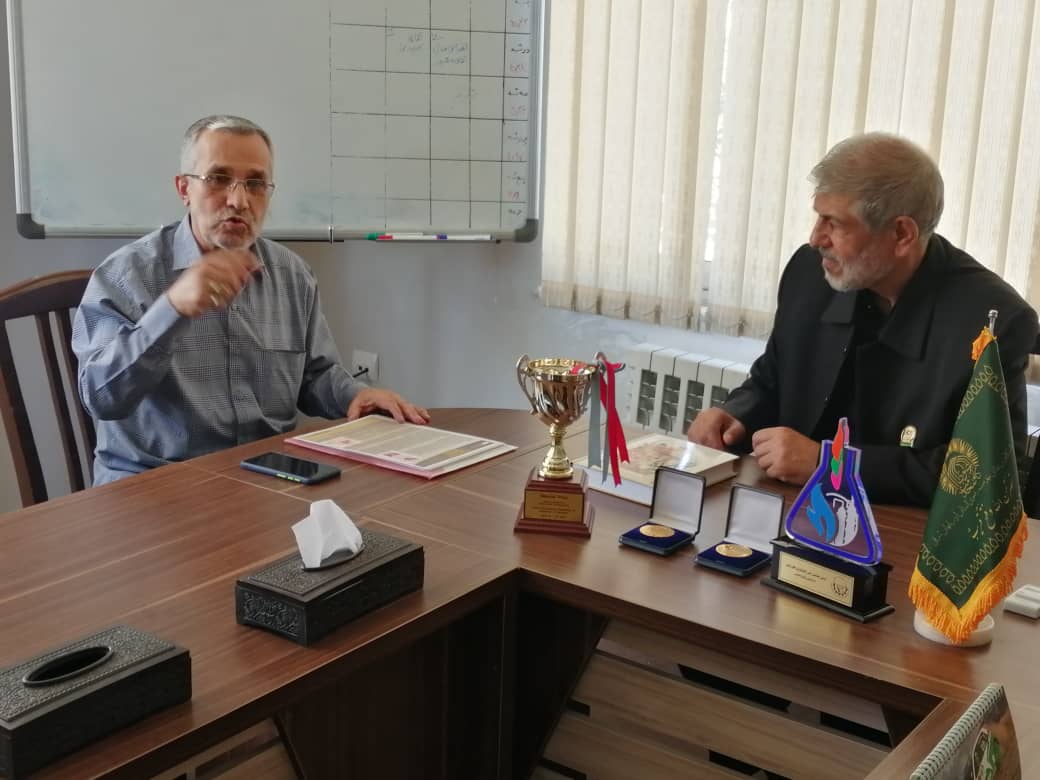 پژوهشگر مخترع تبریزی مدال های طلای جهانی خود را به آستان مقدس رضوی اهدا کرد