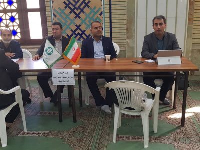 مدیر کل حفاظت محیط زیست آذربایجان شرقی کنار میز خدمت مصلی اعظم امام خمینی (ره)تبریز