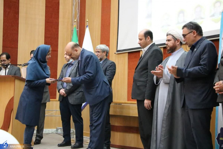 با حضور دانشگاهیان انجام شد؛تجلیل از استادان نمونه دانشگاه آزاد تبریز
